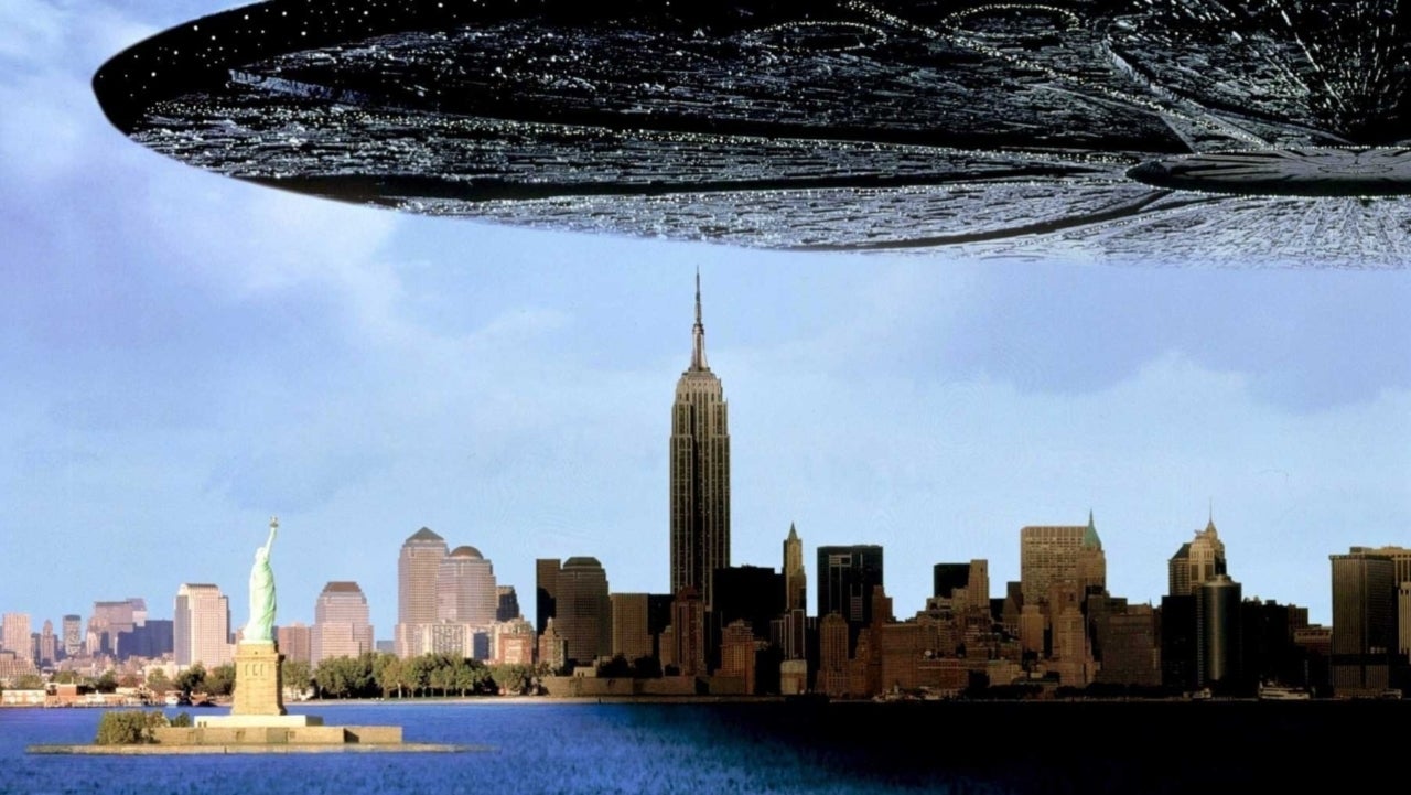 Independence Day Fans Compare Viral Storm to Alien Invasion